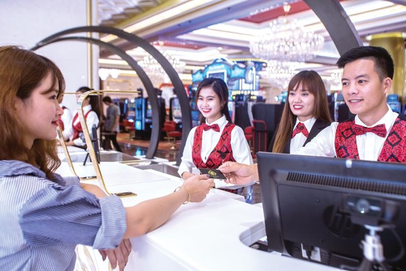 Sau nhiều chờ đợi, cuối cùng, casino hợp pháp đầu tiên được phép thí điểm cho người Việt vào chơi - casino Corona Phú Quốc - đã chính thức đi vào hoạt động