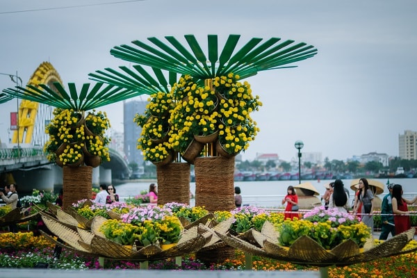 Việc trang đi đường hoa ven sông Hàn đã hoàn thiện.