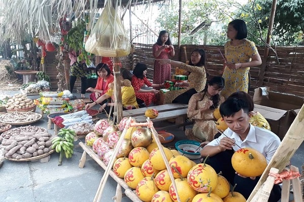 Tại đây, khách tham quan còn được hòa mình vào không gian hoài niệm về những phiên chợ Tết cổ truyền của dân tộc