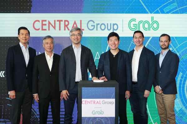Đại diện Central Group và Grab trong buổi lễ công bố đầu tư - Ảnh: Central Group