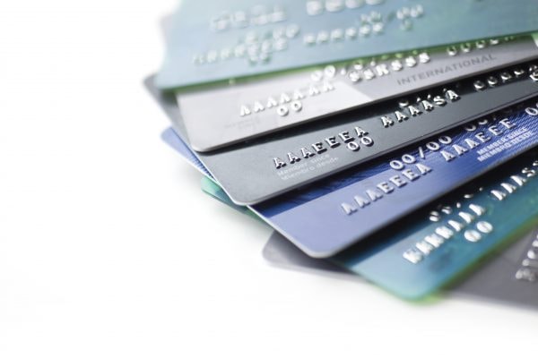 Chi phí làm một chiếc thẻ chip cao gấp hàng chục lần so với thẻ ATM thông thường.