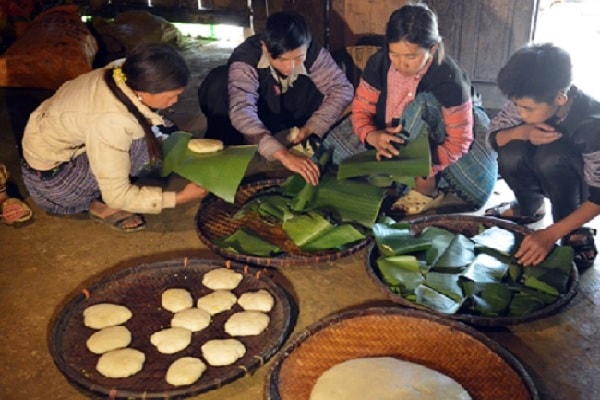 Người Mông háo hức làm bánh dày đón Tết