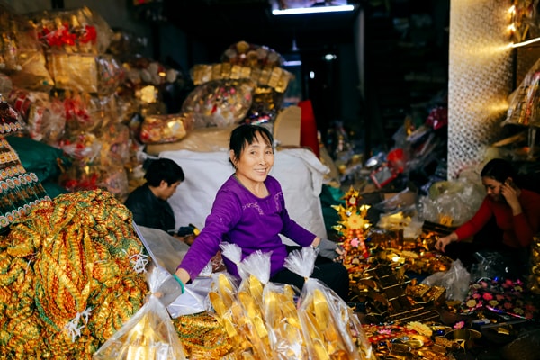 Nghề gia công mũ phục vụ , tiền vàngp/cho ngày 23 tháng chạp đưa ông táo về trời