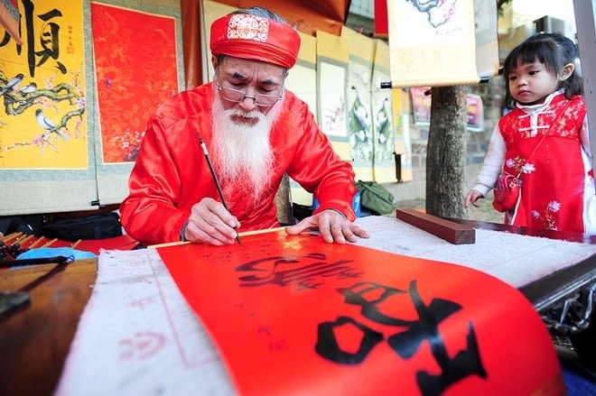 Nét bút xuân ngày một nhạt phai