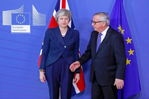 Thủ tướng Anh Theresa May đến đến Brussels gặp Chủ tịch EC Jean-Claude Juncker để bàn về vấn đề nước Anh rời khỏi Liên minh châu Âu