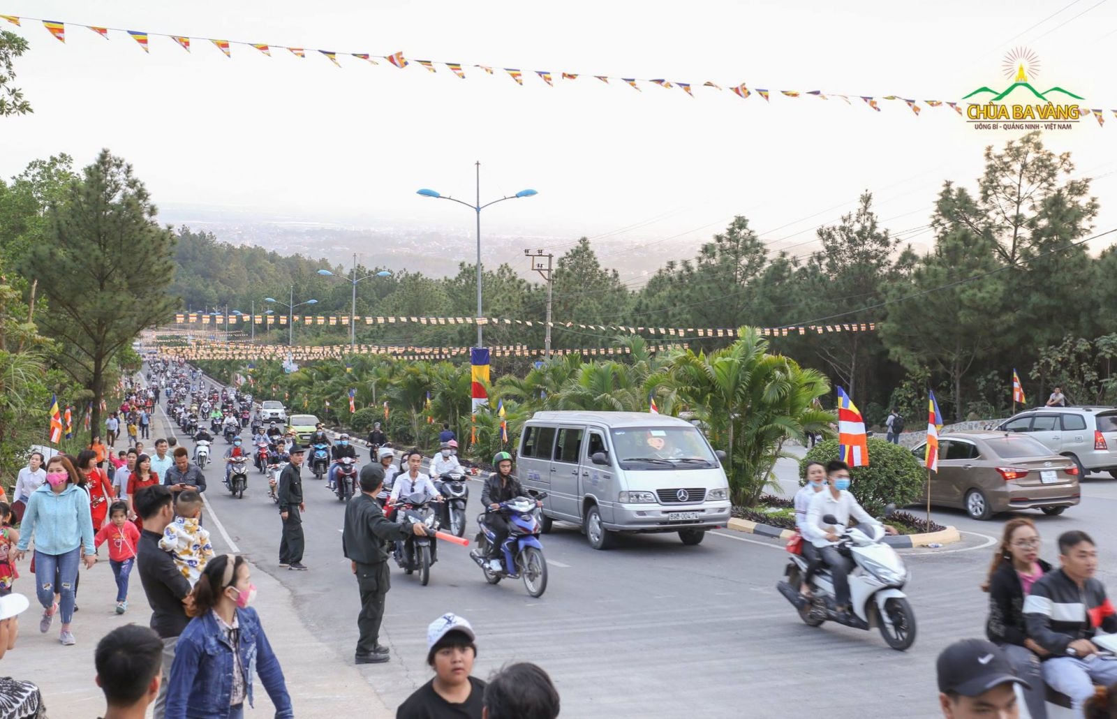 không có cảnh chen lấn khi lên chùa