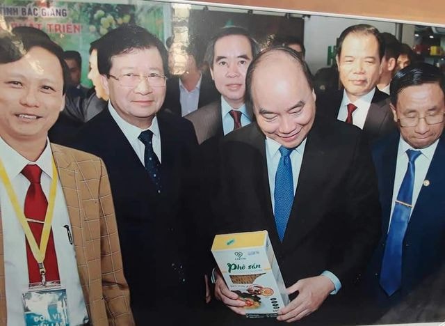 Sản phẩm phở sắn đóng gói Quế Sơn vinh dự được Thủ tướng Nguyễn Xuân Phúc ghé thăm tại hội chợ đặc sản vùng miền Hà Nội vào tháng 11/2018