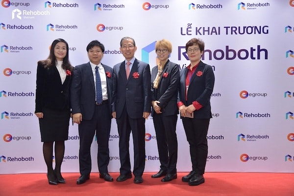 Lễ khai trương Rehoboth Việt Nam với sự tham dự của Chủ tịch Tập đoàn Egroup - Ông Nguyễn Ngọc Thủy cùng CEO Rehoboth - Ông Yang Du Mok và các đại diện hai bên.