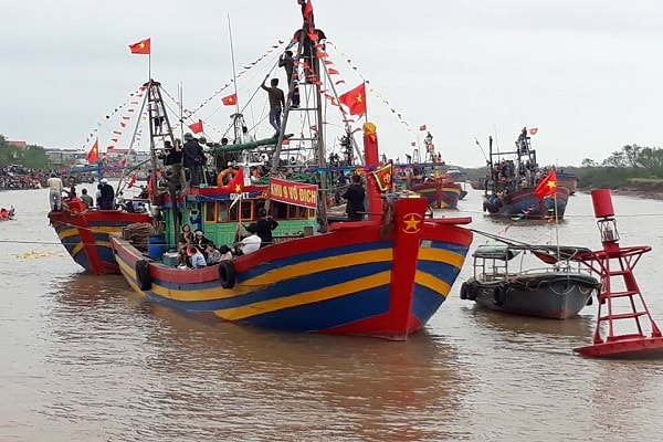 làng nào thắng cuộc thì cả năm đó sẽ gặp nhiều may mắn, ra khơi thuận lợi. 