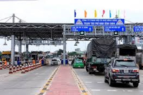 Qua trạm BOT đừng quên lấy vé.
