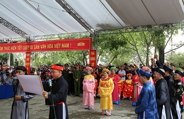 lễ hội Minh Thề lại vắng vẻ.