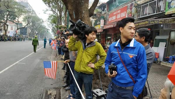 Phóng viên Hàn Quốc chờ tác nghiệp.