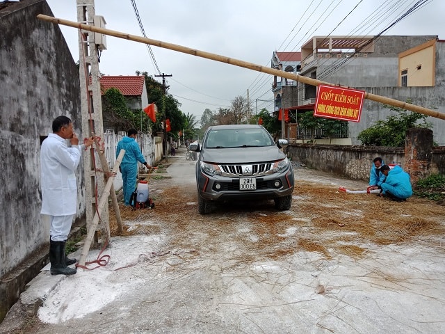 Huyện Yên Định đã nhanh chóng lập các chốt kiểm dịch trên địa bàn toàn huyện nhằm ngăn chặn dịch lây lan