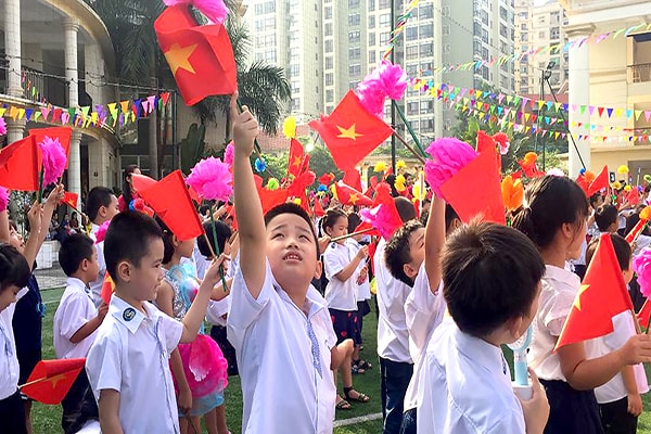  Trong phát triển toàn diện, Việt Nam cần phải quan tâm đến mục tiêu phát triển con người.br class=