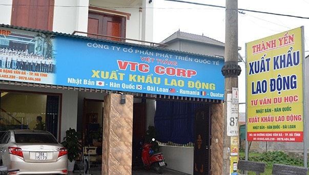 Văn phòng tư vấn và tiếp nhận hồ sơ thuộc Công ty Cổ phần Phát triển Việt Thắng (TP Hà Tĩnh) không niêm yết công khai tại văn phòng giấy phép hoạt động đưa lao động đi làm việc ở nước ngoài do Bộ LĐ-TB&XH cấp