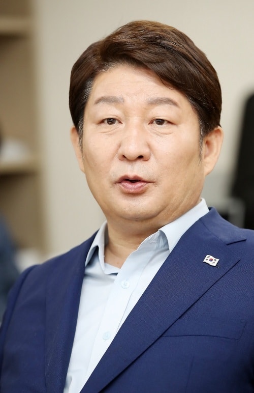 Ông Kwon Young-jin 