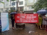 Cư dân Starcity đội mưa đòi phí bảo trì