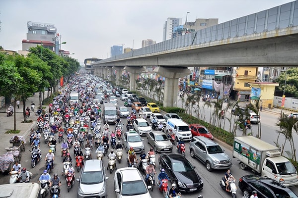 có thông tin Hà Nội có thể cấm xe máy trên 2 tuyến đường lớn dẫn vào nội đô là Nguyễn Trãi và Lê Văn Lương,