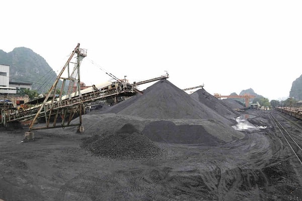 Việc dừng hoạt động nhà máy tuyển than Nam Cầu Trắng mới chỉ dừng lại ở hoạt động sàng tuyển than...