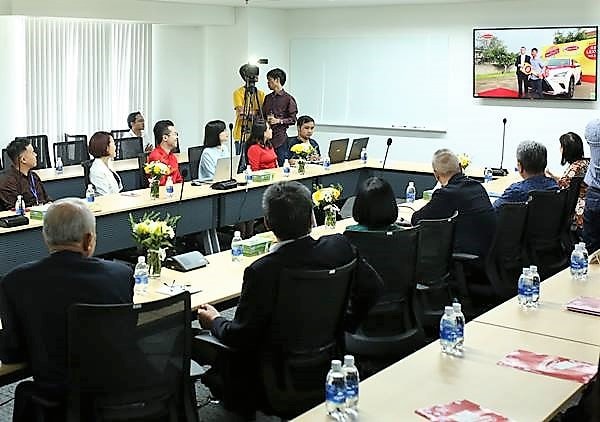 Acecook Việt Nam vừa tổ chức quay số trúng thưởng đợt cuối chương trình khuyến mãi: “ Tết ăn Hảo Hảo, Rinh xe Lexus” cho các giải nhất, giải nhì và giải ba.