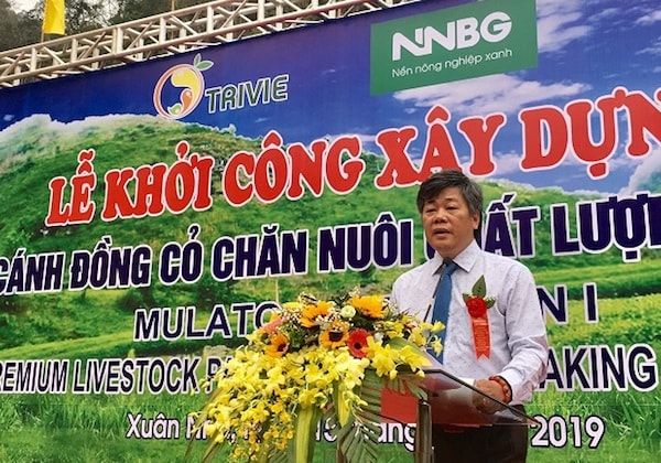 Ông Nguyễn Hữu Trí - Giám đốc Công ty TNHH Sản xuất thương mại Nông sản thực phẩm Trí Việt phát biểu tại lễ khởi công.