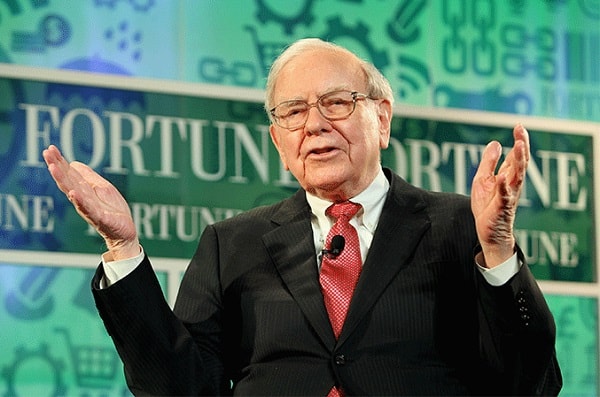 Warren Buffett giàu thứ 3 thế giới chỉ sau Jeff Bezos và Bill Gates. Ảnh: BI.