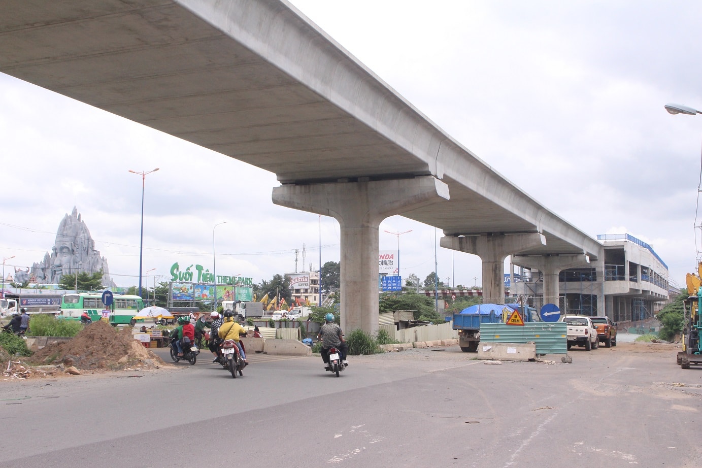 Một đoạn tuyến metro số 1 Long Thành - Suối Tiên đang xây dang dở