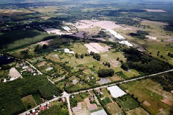 Dự án Sài Gòn Safari đã bỏ hoang dự án đến nay là 14 năm. Hiện chủ đầu tư không đủ khả năng để thực hiện. Trong khi dự án đã thu hồi gần 500ha đất rồi bỏ hoang, còn người dân không có đất sản xuất, không có nơi ở