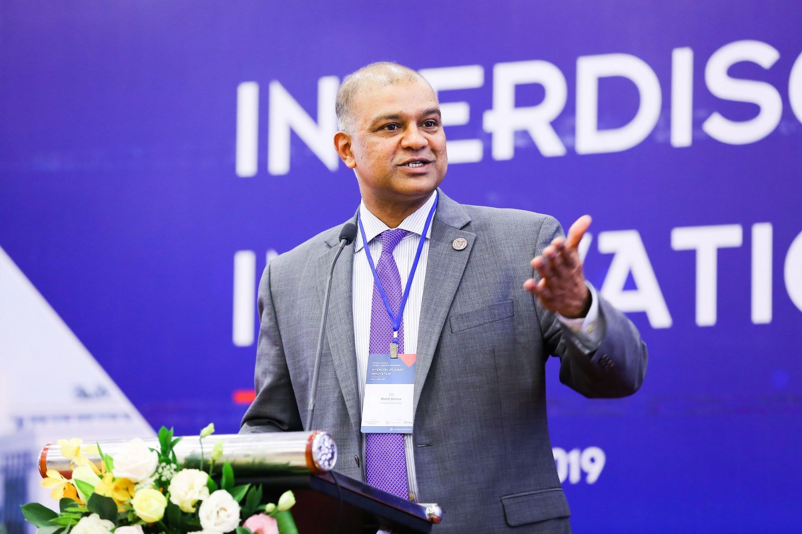 Giáo sư Rohit Verma 