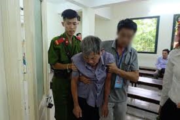Gần 80 tuổi hiếp dâm trẻ 3 tuổi.