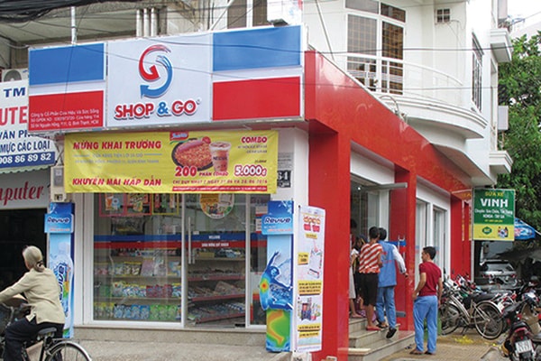 p/Các cửa hàng Shop&Go sau sáp nhập sẽ được chuyển đổi, nâng cấp mọi mặt từ cơ sở vật chất, hàng hoá, chất lượng nhân sự cũng như thống nhất cơ chế quản lý theo tiêu chuẩn của hệ thống siêu thị VinMart