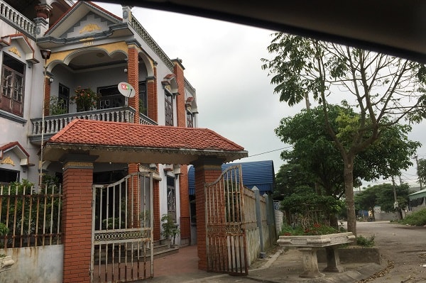 Ngôi biệt thự hoành tráng mọc trong CCN.