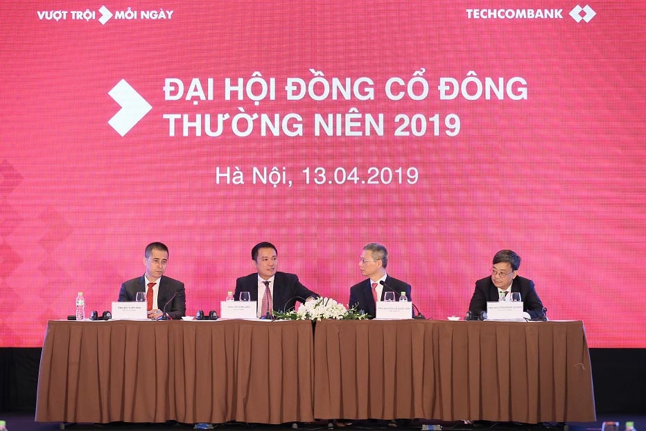 ĐHĐCD Techcombank đã nhất trí với kế hoạch tăng vốn điều lệ thông qua phát tranh 10 triệu cổ phiếu cho cán bộ nhân viên