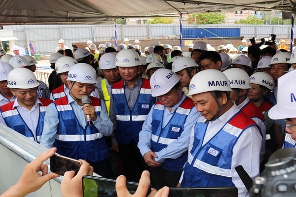 Trước đó, báo cáo về những khó khăn nguồn vốn của dự án metro số 1 (Bến Thành - Suối Tiên) ngày 12/4/2019, ông Nguyễn Thành Phong – Chủ tịch UBNDp/TP HCM đã kiến nghị với Thủ tướng chấp thuận cho tạm ứng từ ngân sách T.Ư với số tiền là 2.158 tỉ đồng