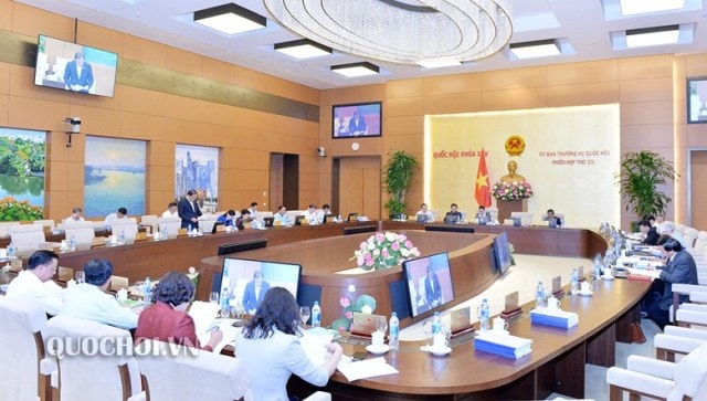 Ủy ban Thường vụ Quốc hội cho ý kiến về dự án Luật Chứng khoán (sửa đổi).