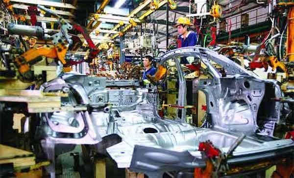 Theo Hiệp định thương mại hàng hóa ASEAN (ATIGA) giữa 10 nước thành viên, Việt Nam bắt đầu bỏ thuế hầu hết các linh kiện nhập khẩu có xuất xứ từ các nước nói trên với điều kiện được nội địa hóa tại chính nước đó.