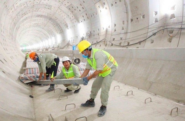 Bên trong tuyến metro số 1 đang thi công