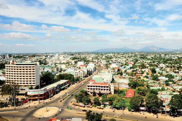 Điện Biên đã cấp Giấy chứng nhận đầu tư và Quyết định chủ trương đầu tư cho 58 dự án với tổng mức đầu tư đăng ký trên 9.800 tỷ đồng. Có 19 dự án hoàn thành đi vào hoạt động với tổng vốn đầu tư khoảng 492,5 tỷ đồng. Tổng số các dự án đầu tư đã đăng ký đầu tư trên địa bàn tỉnh từ trước đến nay là 150 dự án với tổng số vốn đăng ký trên 26 nghìn tỷ đồng. 