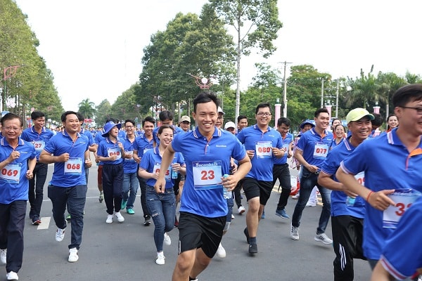 Hai điểm chạy đầu tiên thu hút hơn 1.000 vận động viên tham gia