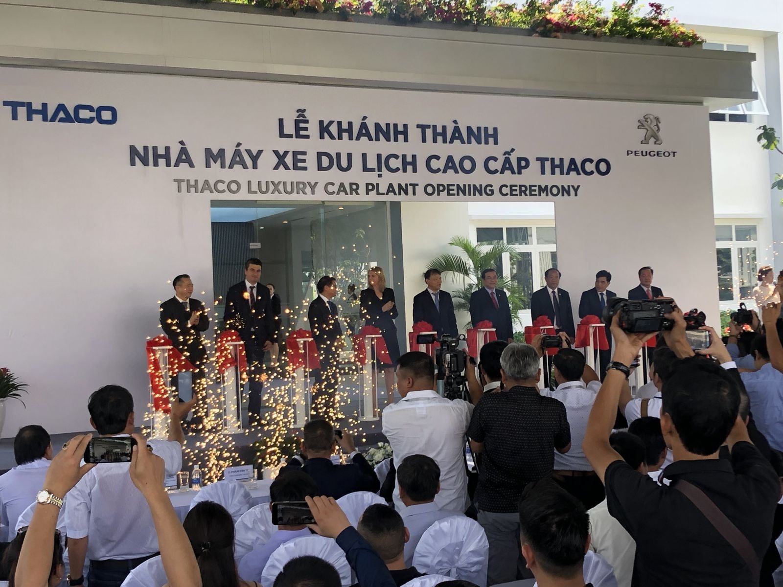Nhà máy sản xuất xe du lịch cao cấp THACO sản xuất đầy đủ các phân khúc xe du lịch Peugeot, đặc biệt là các sản phẩm thế hệ mới với màu sơn cao cấp và các sản phẩm theo yêu cầu đặt hàng riêng lẻ của khách hàng 