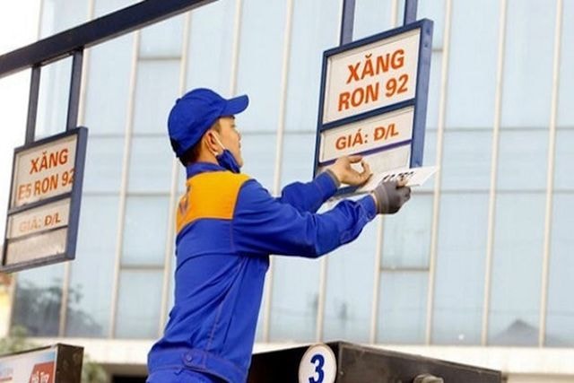 Doanh nghiệp xăng dầu đã ngầm rút ví người dùng?