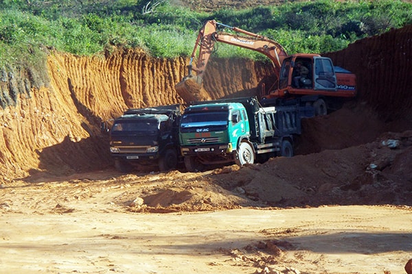 p/Tình trạng cung không đủ cầu nên các doanh nghiệp bất chấp vi phạm ngang nhiên khai thác “lậu”