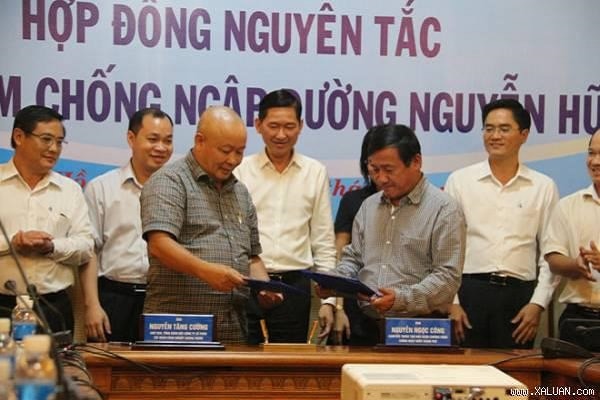 Ngày 12/5, UBND TP HCM và Công ty CP Tập đoàn công nghiệp Quang Trung (Công ty Quang Trung) vừa chốt giá thuê máy bơm chống ngập trên đường Nguyễn Hữu Cảnh với giá 14,2 tỷ đồng/năm.