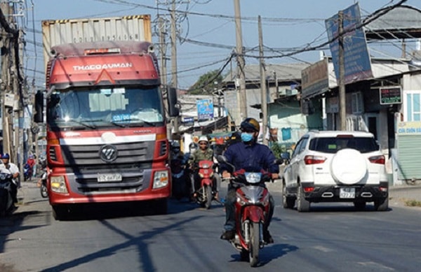 Đường Nguyễn Duy Trinh nối quận 2 và 9 đã quá chật hẹp