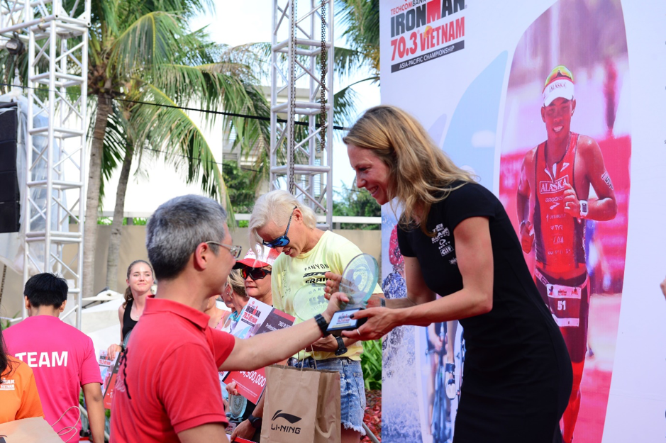 Cuộc đua Techcombank Ironman 70.3 là minh chứng rõ nhất cho thấy những người phụ nữ dũng cảm, kiên trì và quyết liệt trên từng km cũng có thể trở thành các “chiến binh” đáng ngưỡng mộ.