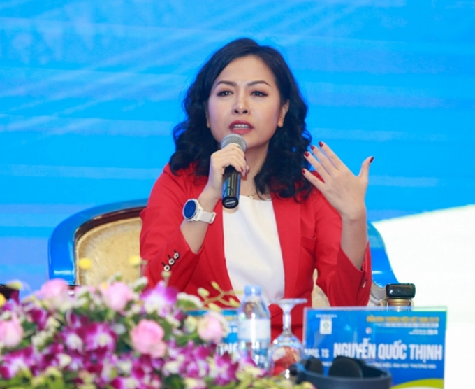 Doanh nhân Trần Uyên Phương chia sẻ kinh nghiệm xây dựng thương hiệu của Tập đoàn Tân Hiệp Phát.