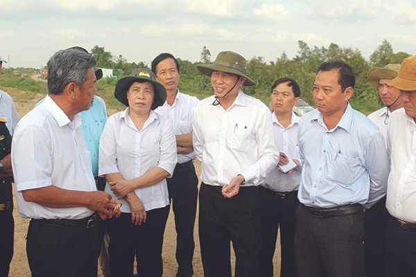 p/Chủ tịch UBND tỉnh Tiền Giang - Lê Văn Hưởng cùng các ngành thị sát công trình cao tốc Trung Lương- Mỹ Thuận