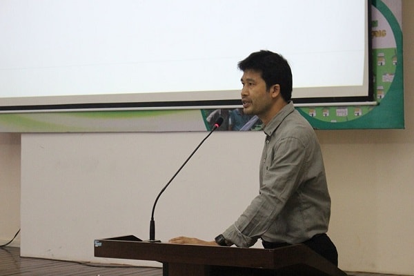 TS Nguyễn Quốc Khánh – Chuyên gia kinh tế năng lượng, cho biết: Mô hình sử dụng kết hợp điện mặt trời trong sản xuất nông nghiệp có thể giải quyết xung đột trong sử dụng tài nguyên đất giữa phát triển năng lượng và sản xuất nông nghiệp bằng cách kết hợp cả hai hoạt động này trên cùng một khu vực