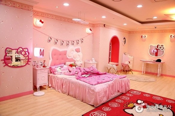 Căn phòng ngập tràn màu hồng của Hello Kitty