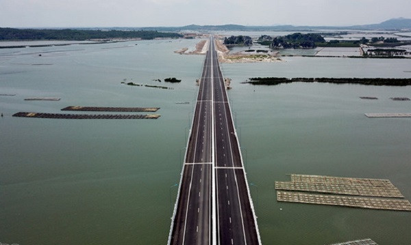 Tuyến đường ven biển của Thái Bình dài khoảng 34 km giúp nối với Hải Phòng và Nam Định